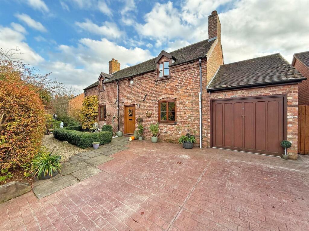 3 bedroom detached house for sale in Astley Court, Astley, Shrewsbury, SY4