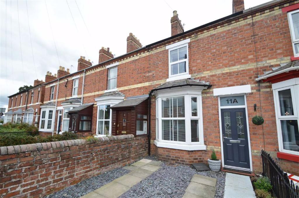 3 bedroom terraced house for sale in Upper Road, Meole Village