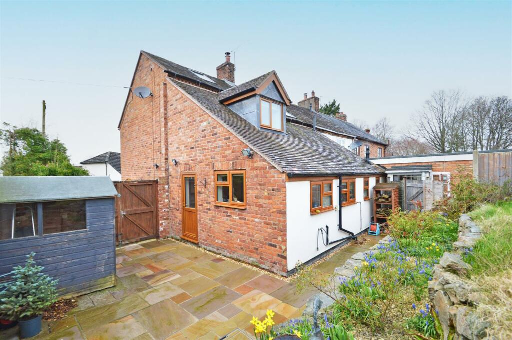 3 bedroom end of terrace house for sale in Chapel Street, Pontesbury