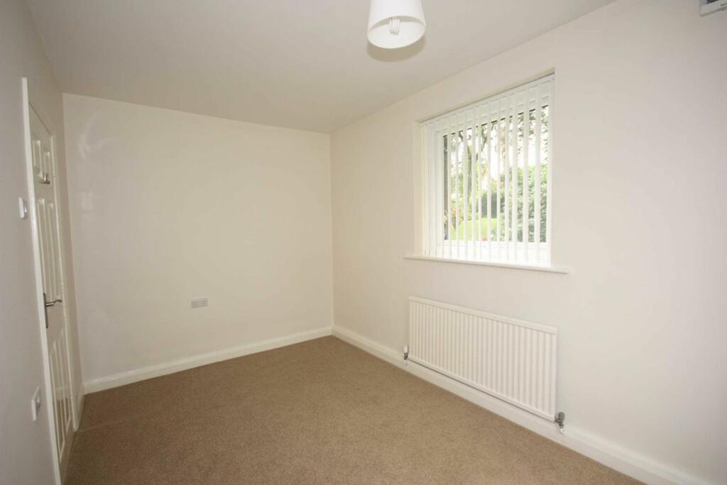 Apartment to rent on Roe Green Avenue, Worsley, M28