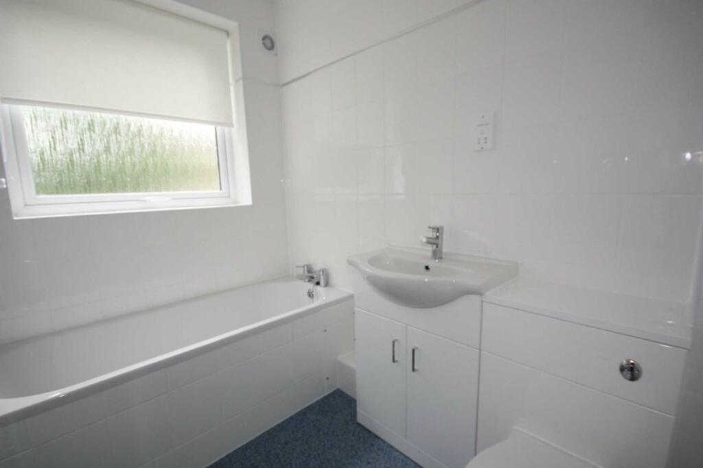 Apartment to rent on Roe Green Avenue, Worsley, M28