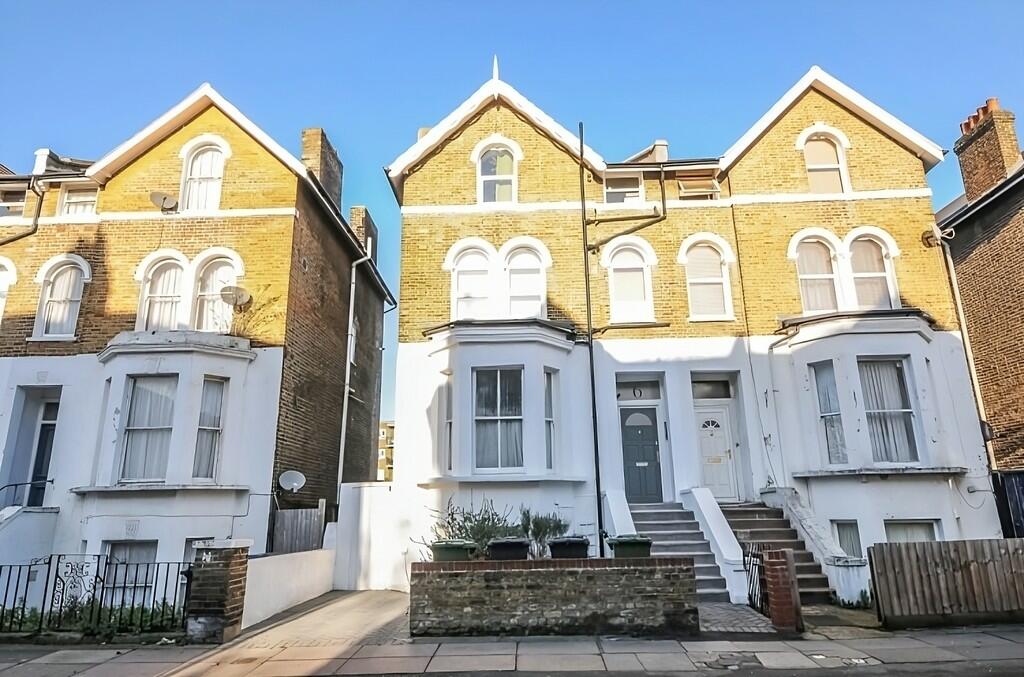 2 bedroom flat for sale in Mount Pleasant Road, Lewisham, SE13