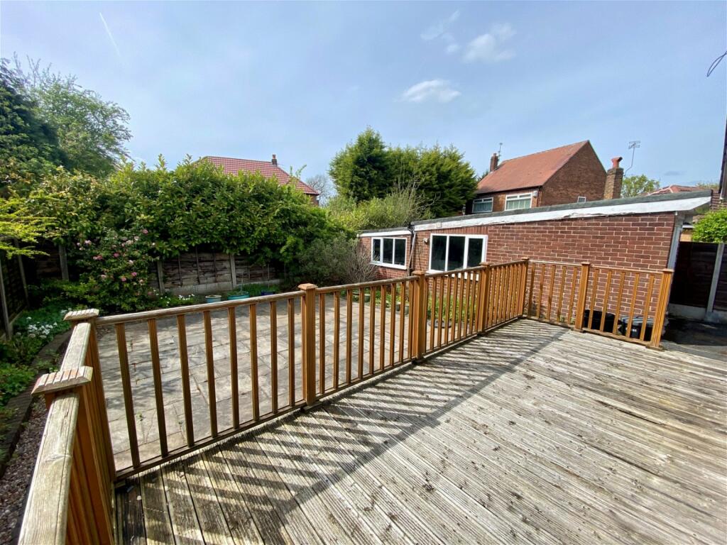 3 bedroom detached bungalow for sale in Daylesford Crescent, Cheadle, SK8