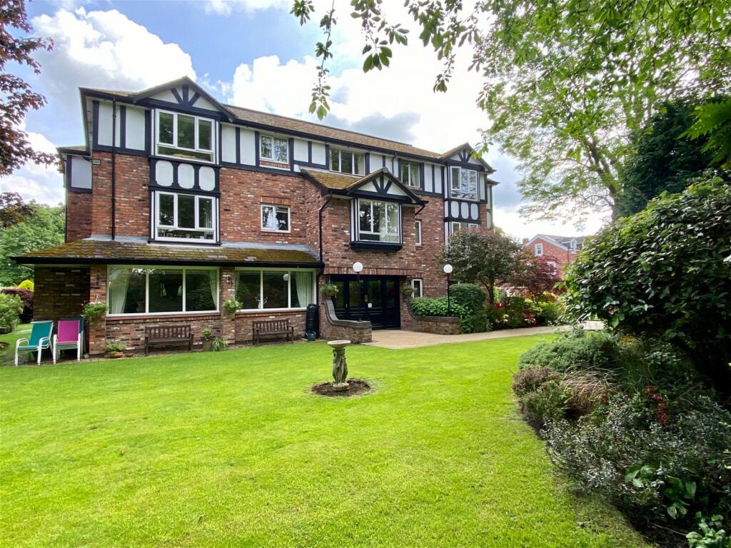 1 bedroom apartment for sale in Larchwood, Cheadle, SK8