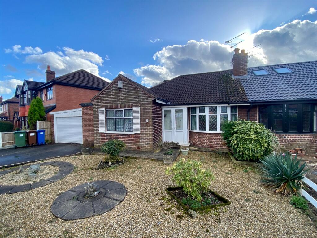 2 bedroom semidetached bungalow for sale in Palmer Avenue, Cheadle