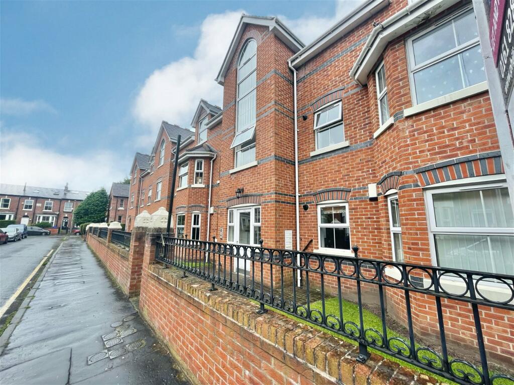 2 bedroom flat for sale in Rosecroft, Whitechapel Street, Didsbury, M20