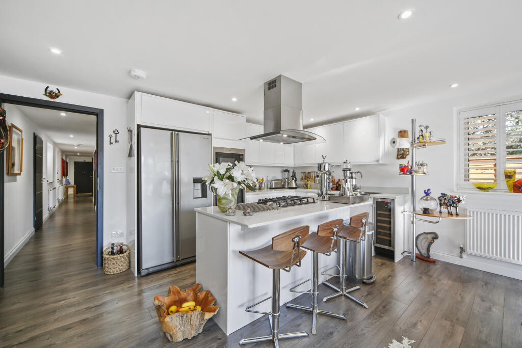 Main image of property: London Street, Chertsey, KT16