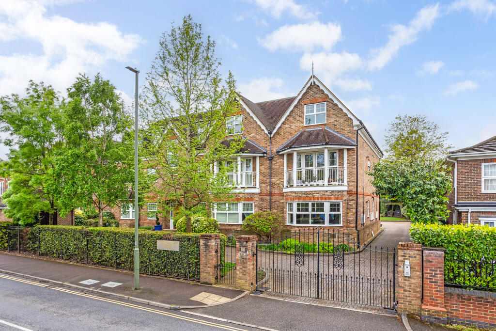 Main image of property: Queensborough House North, 16 Oatlands Chase, Weybridge, KT13