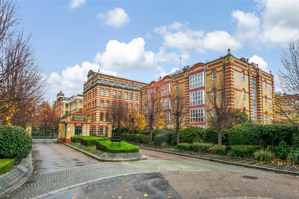 Main image of property: Oriel Drive, London, SW13