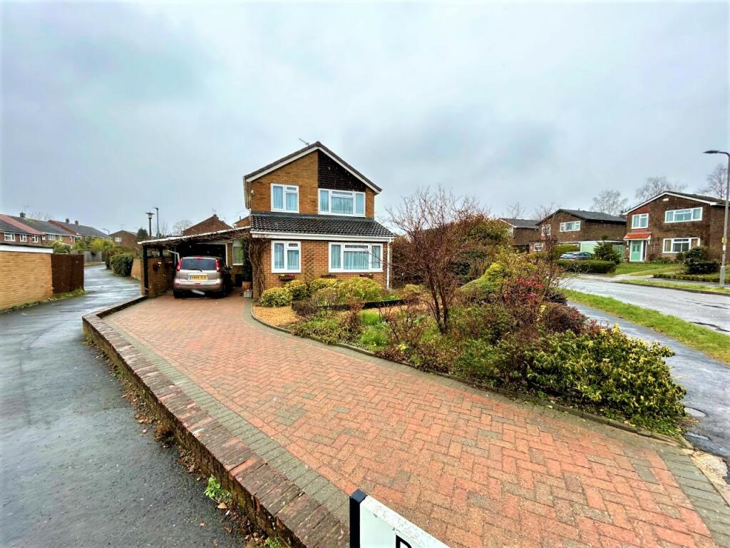 3 bedroom detached house for sale in Sutherland Grove, Bletchley