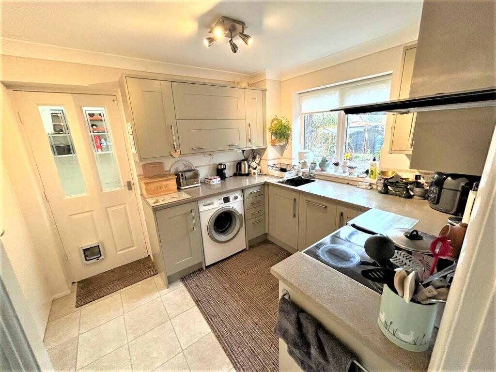 3 bedroom detached house for sale in Sutherland Grove, Bletchley