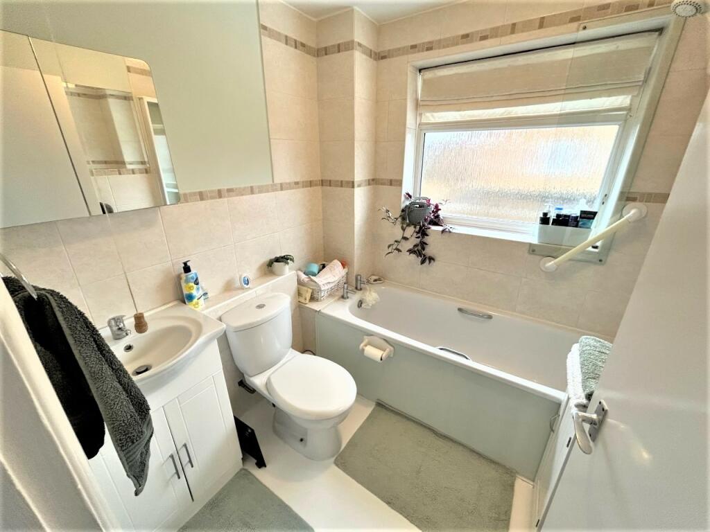3 bedroom detached house for sale in Sutherland Grove, Bletchley