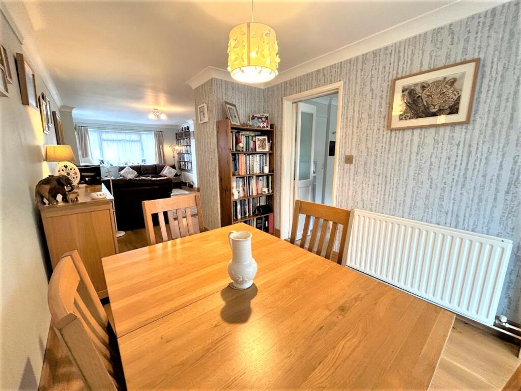 3 bedroom detached house for sale in Sutherland Grove, Bletchley