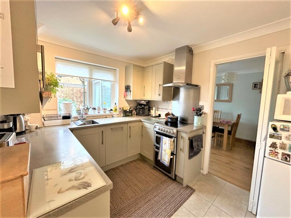 3 bedroom detached house for sale in Sutherland Grove, Bletchley