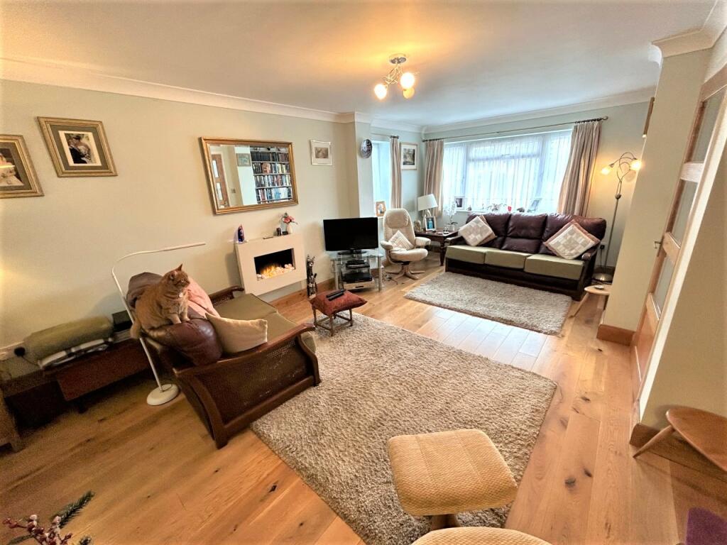 3 bedroom detached house for sale in Sutherland Grove, Bletchley