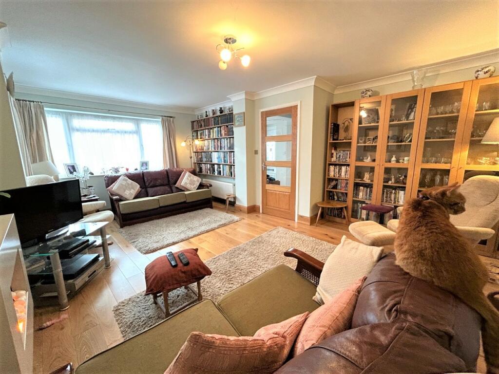 3 bedroom detached house for sale in Sutherland Grove, Bletchley