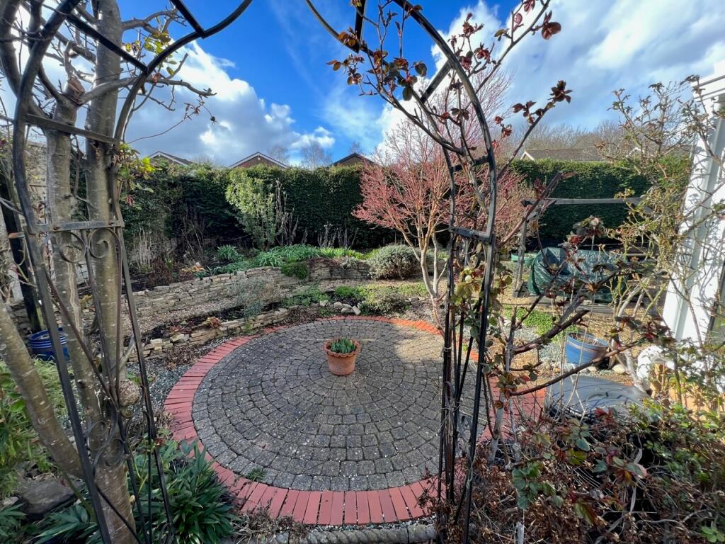 3 bedroom detached house for sale in Sutherland Grove, Bletchley