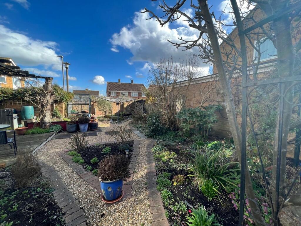 3 bedroom detached house for sale in Sutherland Grove, Bletchley