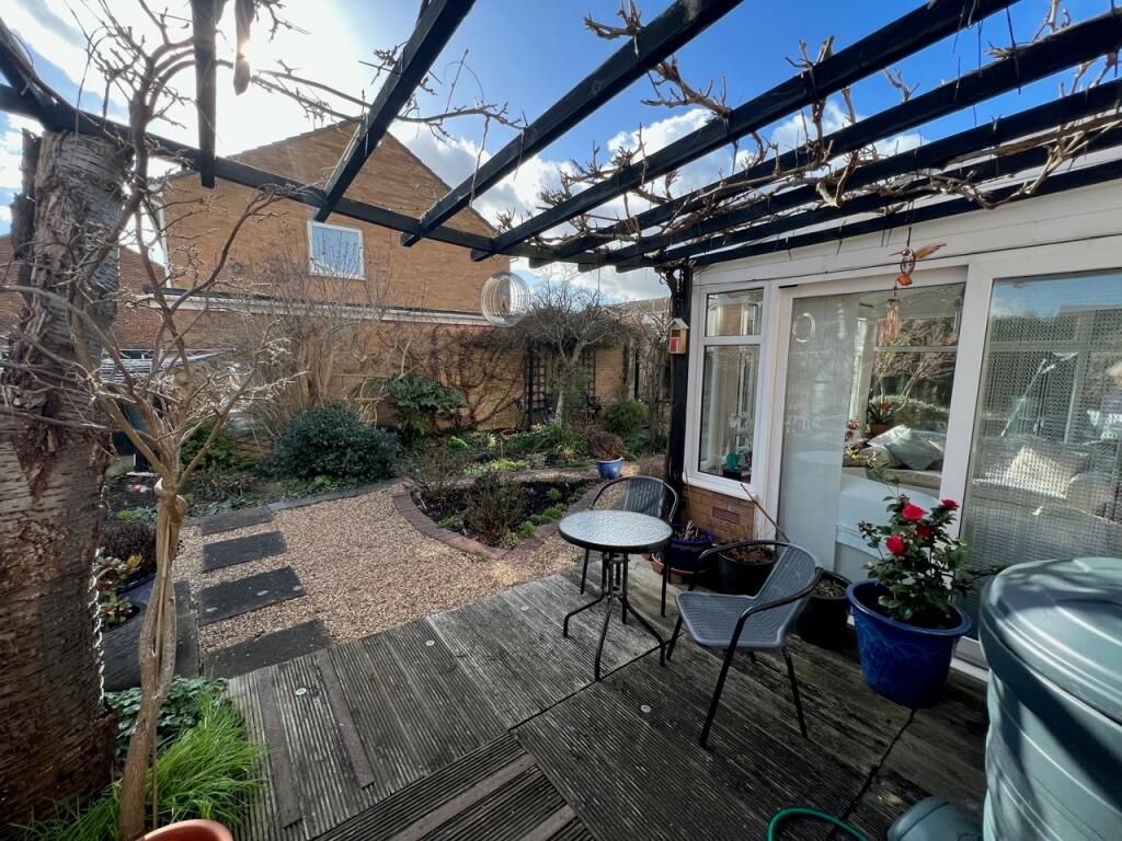 3 bedroom detached house for sale in Sutherland Grove, Bletchley