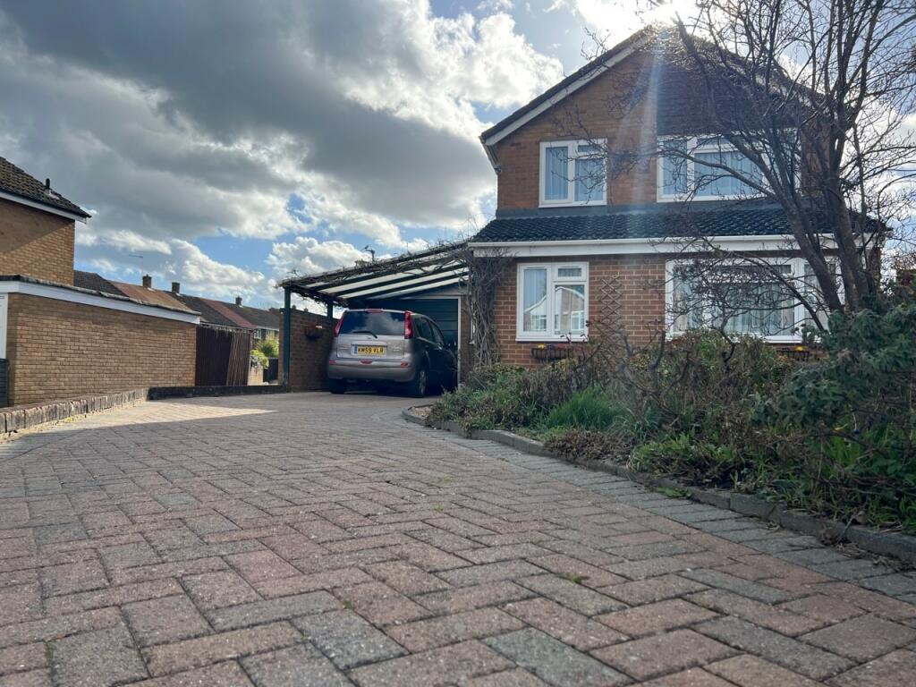 3 bedroom detached house for sale in Sutherland Grove, Bletchley