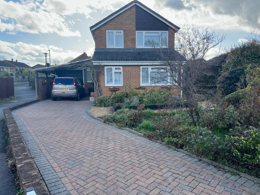 3 bedroom detached house for sale in Sutherland Grove, Bletchley