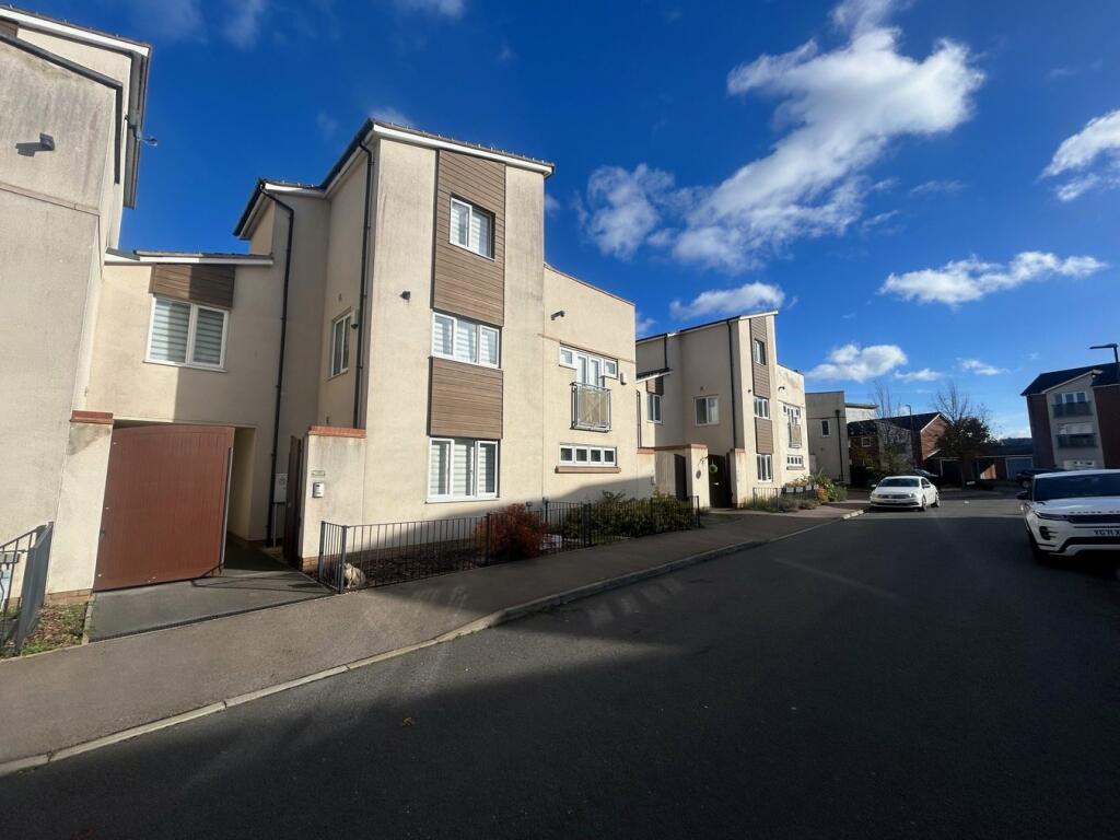 3 bedroom semidetached house for sale in Butter Row, Wolverton, Milton