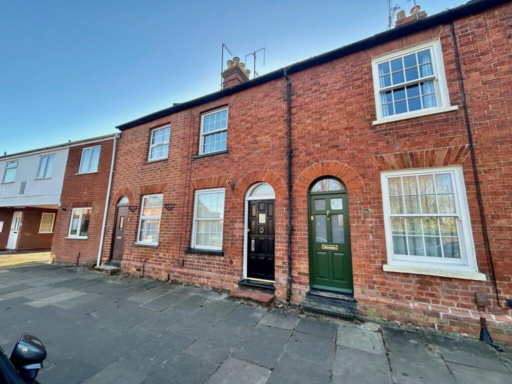 2 bedroom terraced house for sale in High Street, Stony Stratford