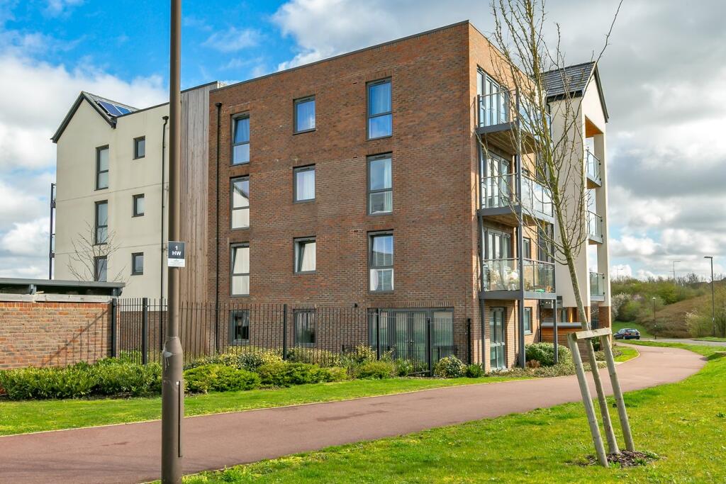 Main image of property: 2, 5 Larson Close, Oakgrove, Milton Keynes, MK10