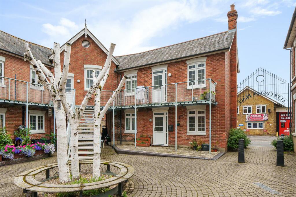 1 bedroom flat for sale in Alfredston Place, Wantage, OX12