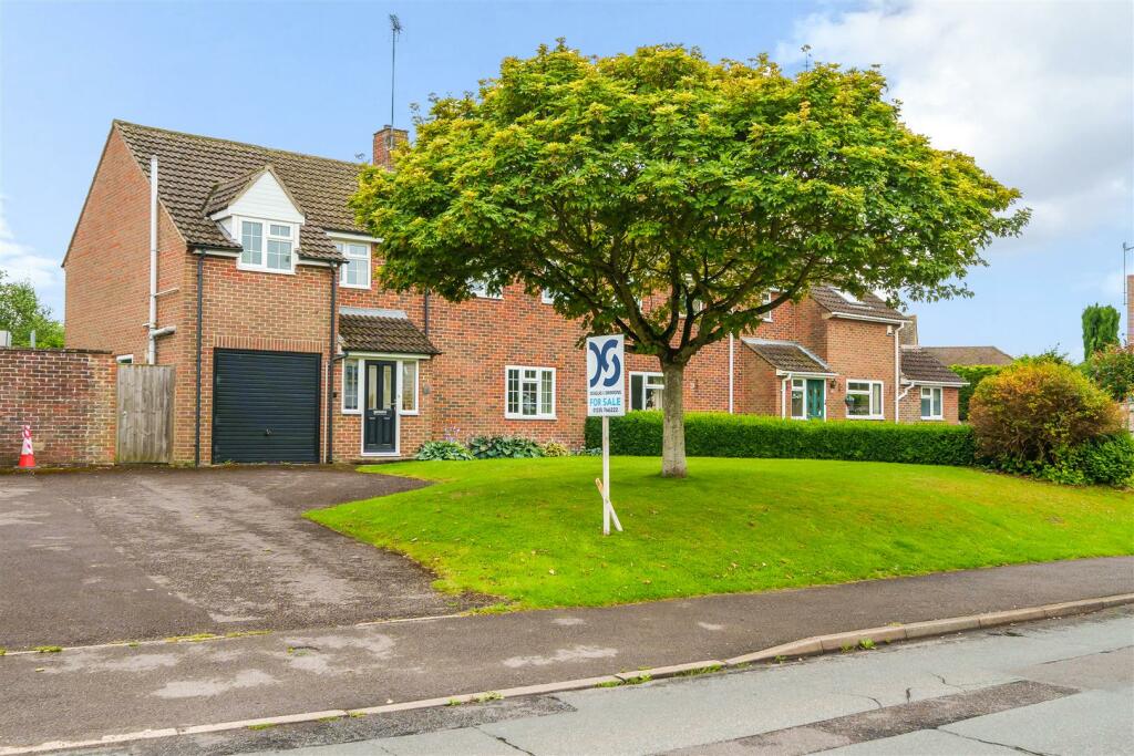 4 bedroom semidetached house for sale in Harcourt Road, Wantage