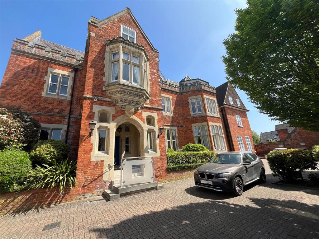 Main image of property: Newbury Street, Wantage
