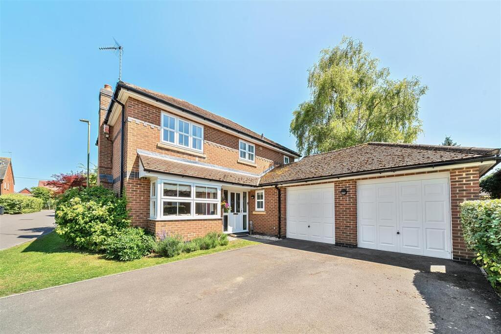 Main image of property: Hallett Close, Wantage, Oxfordshire, OX12