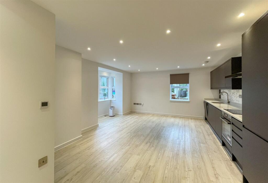 1 bedroom ground floor flat for sale in Southcote Road, Merstham