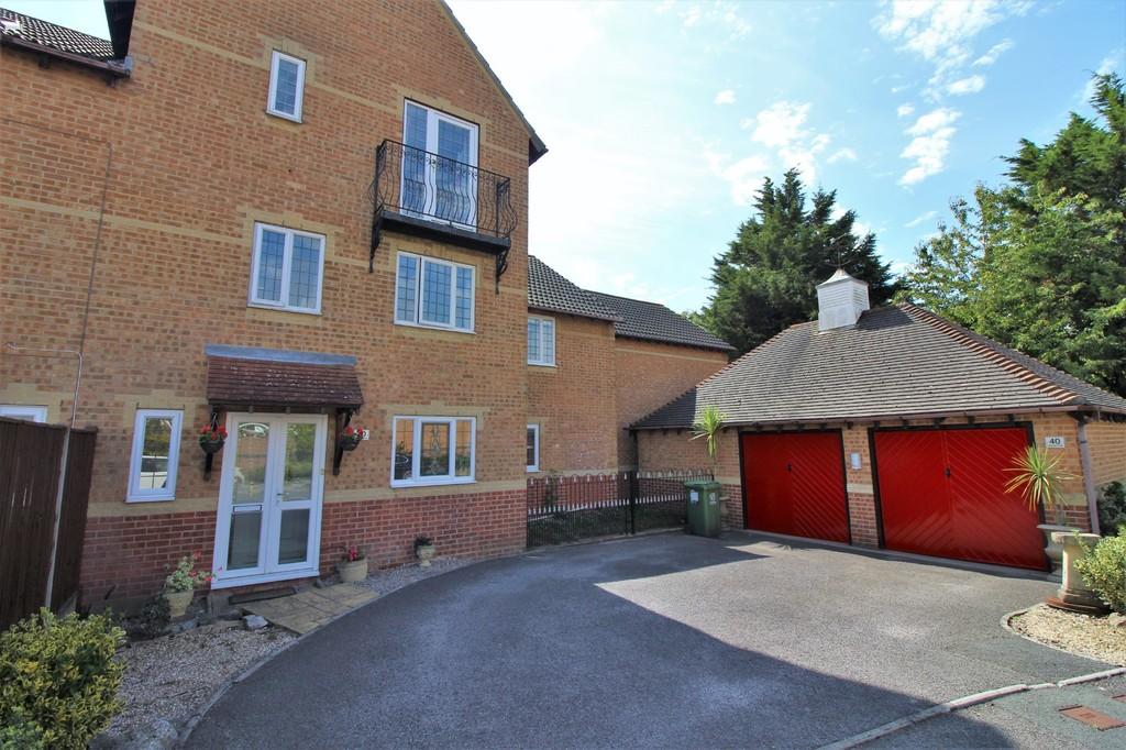 4 bedroom town house for sale in Althorpe Drive, Anchorage Park, PO3