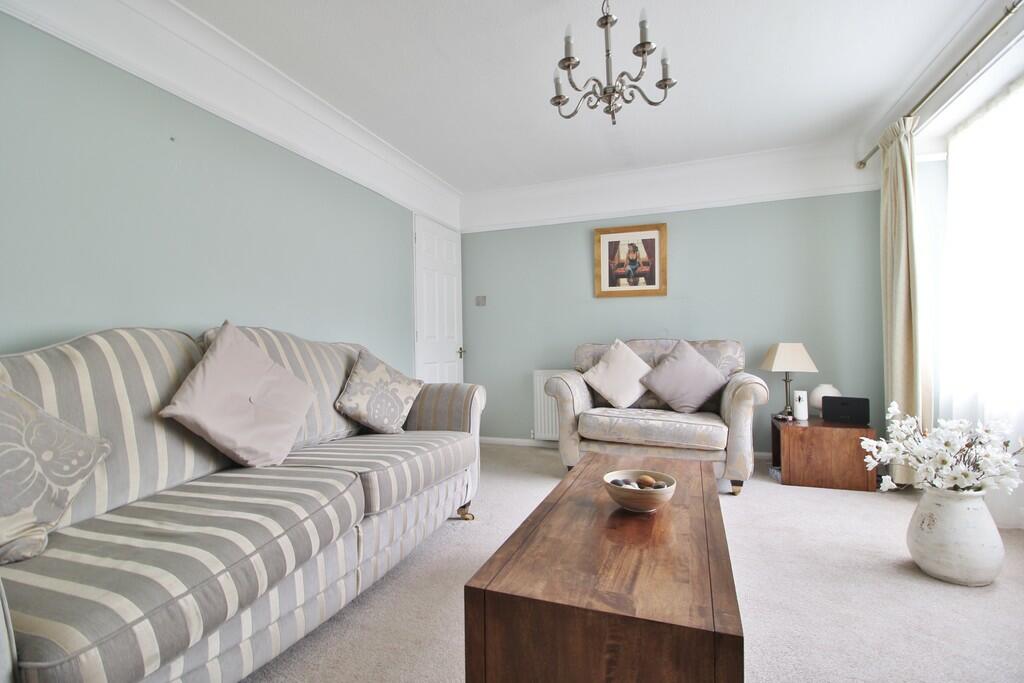 2 bedroom ground floor flat for sale in Outram Road, Southsea, PO5