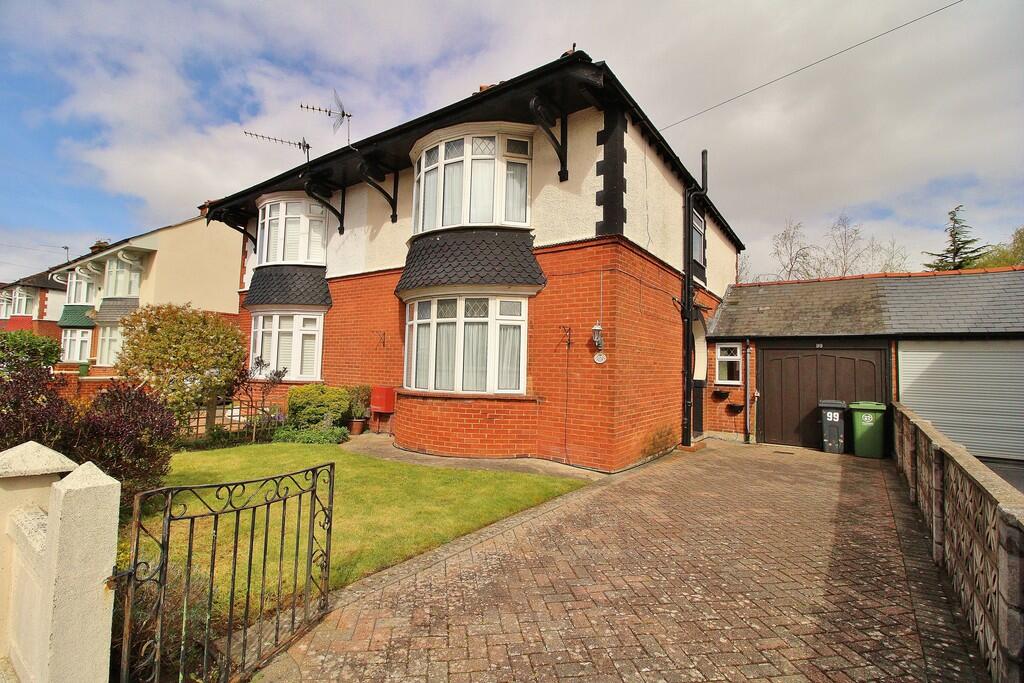 3 bedroom semi-detached house for sale in Hawthorn Crescent, Cosham, PO6