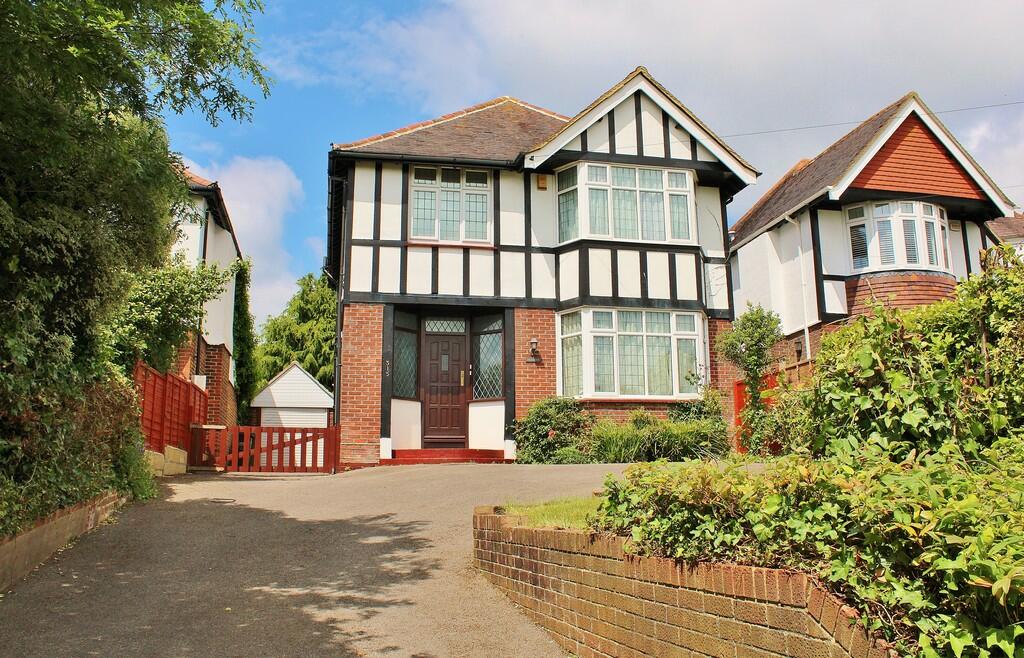 4 bedroom detached house for sale in Havant Road, Farlington, PO6