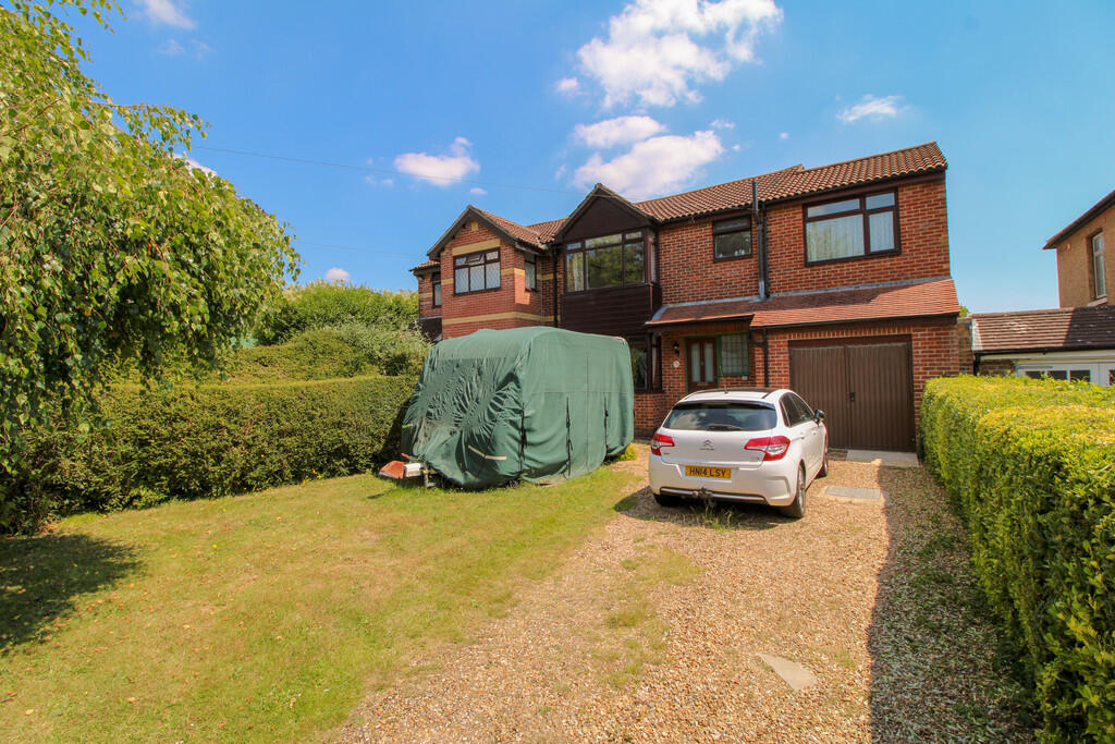 4 bedroom semidetached house for sale in Waterworks Road, Farlington, PO6