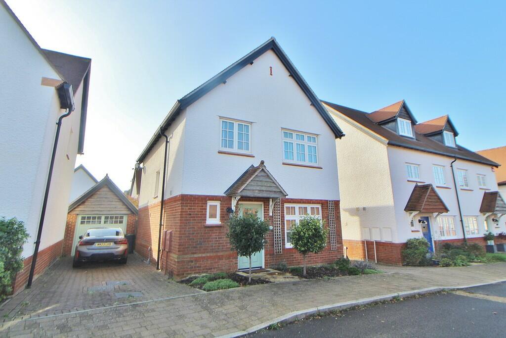 3 bedroom detached house for sale in Rivers Street, Berewood, PO7
