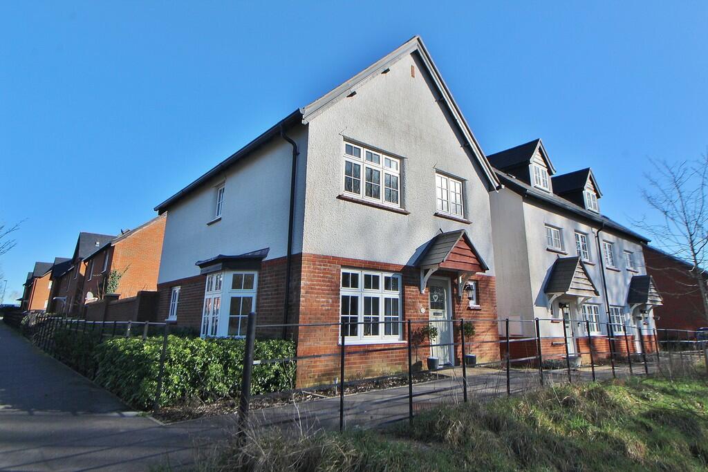 3 bedroom detached house for sale in Newlands Avenue, Berewood, PO7