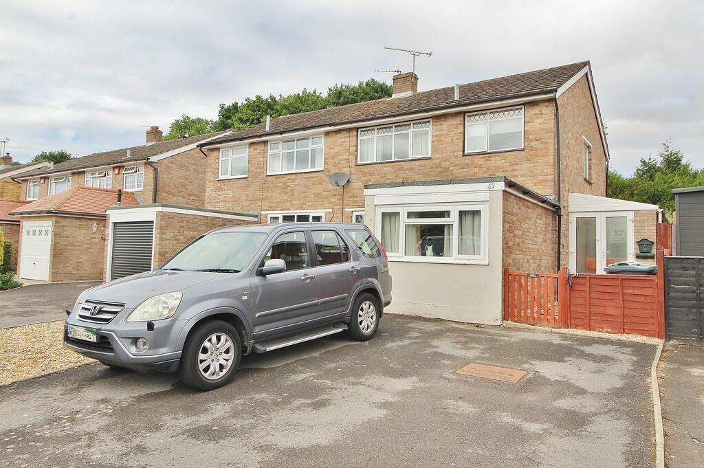 3 bedroom semidetached house for sale in Kingscote Road, Cowplain, PO8