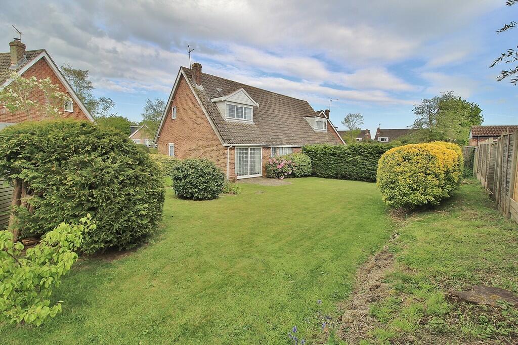 3 bedroom semidetached house for sale in Sutton Road, Cowplain, PO8