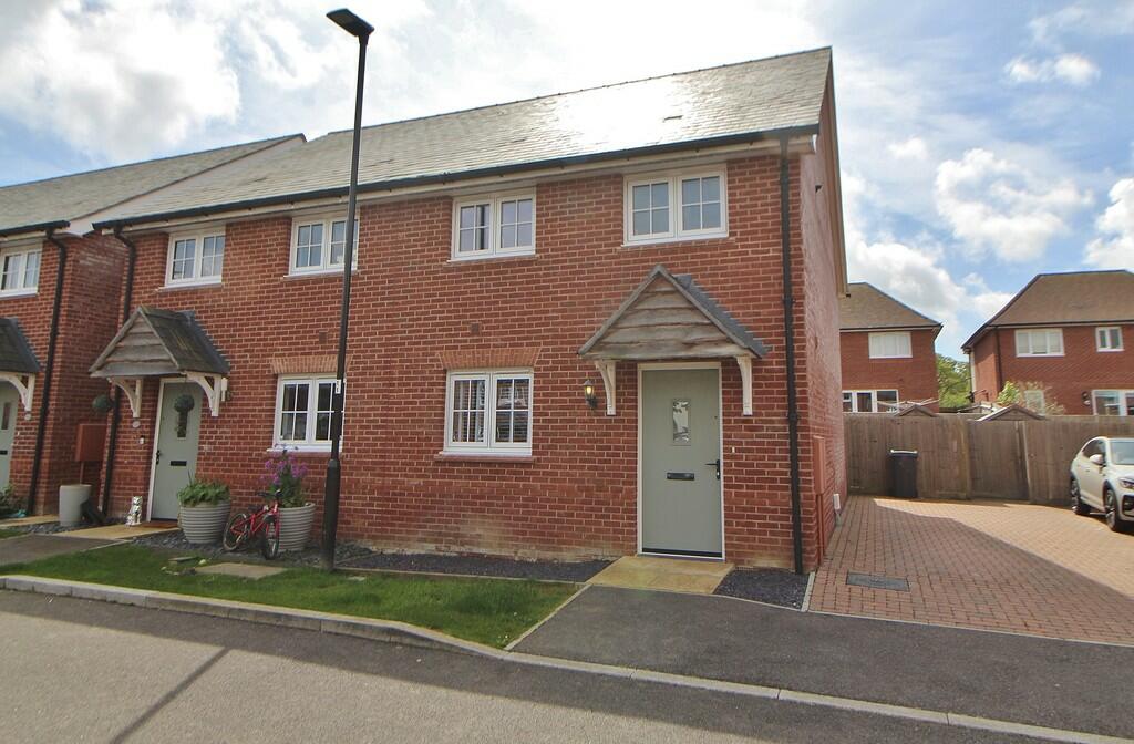 2 bedroom house share for sale in Birkbeck Close, Berewood, PO7