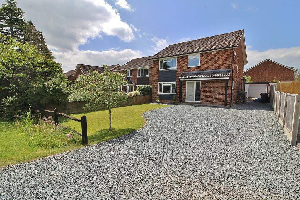 3 bedroom detached house for sale in Thompsons Lane, Denmead, PO7