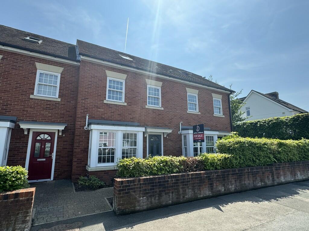 3 bedroom terraced house for sale in White Hart Lane, Portchester