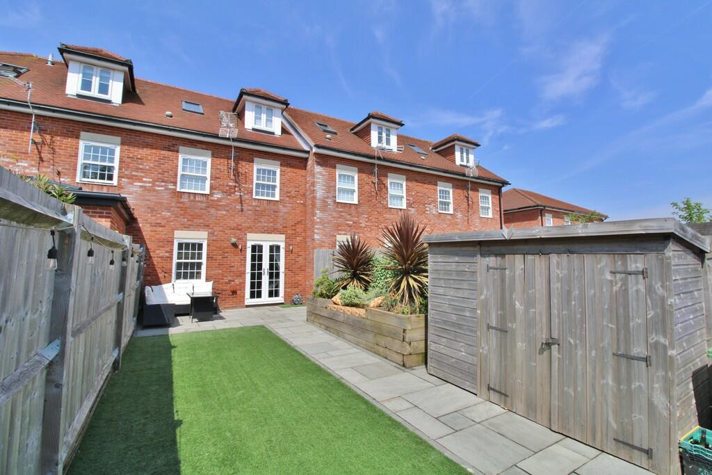 3 bedroom terraced house for sale in White Hart Lane, Portchester