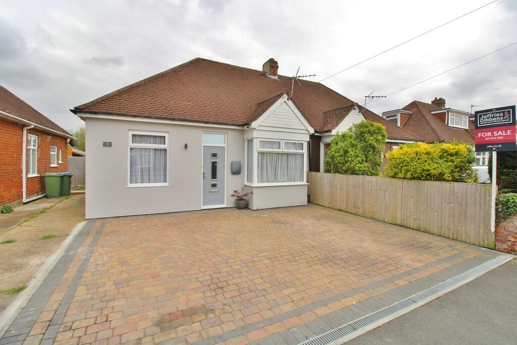 3 bedroom semidetached bungalow for sale in Seaway Grove, Portchester