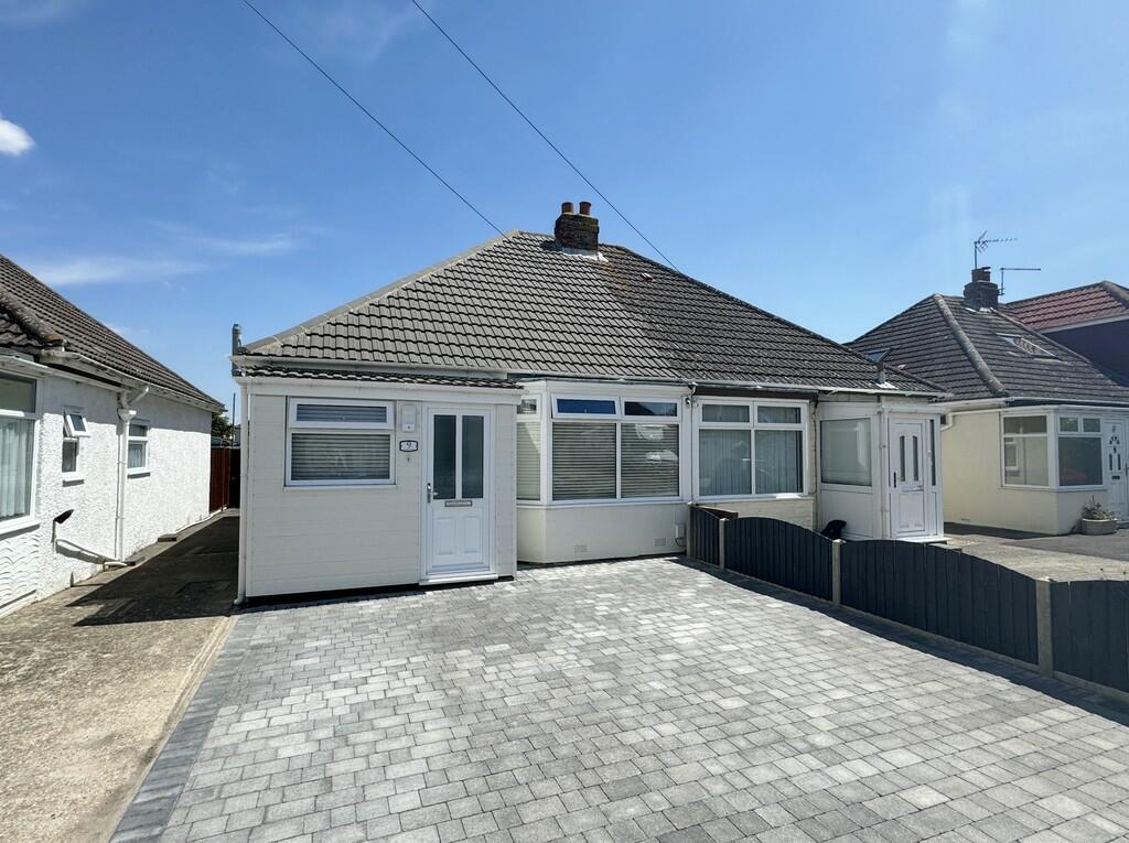 2 bedroom semidetached bungalow for sale in Merton Avenue, Portchester