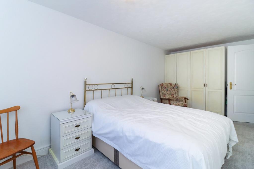 1 bedroom flat for sale in The Cloisters, Church Lane, Kings Langley