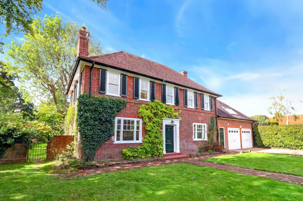 5 bedroom detached house for sale in Love Lane, Kings Langley, Herts, WD4